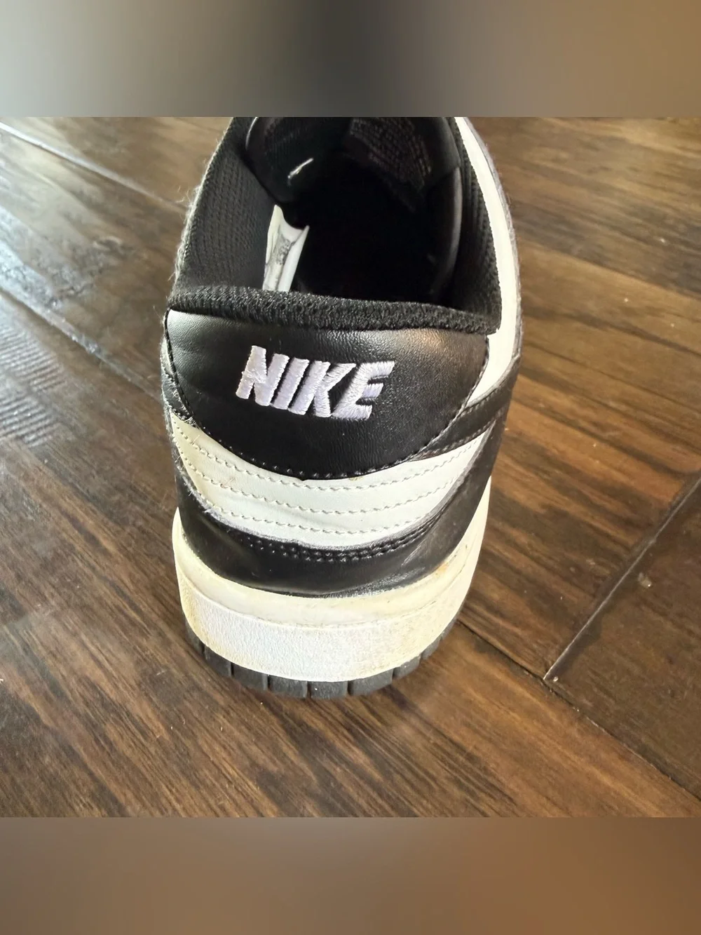 Nike men’s Black and White Low-Top Sneakers with Swoosh size 11